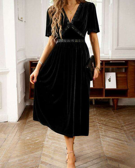 Chic Velvet V-Neck Dress with Short Sleeves: A Touch of Elegance