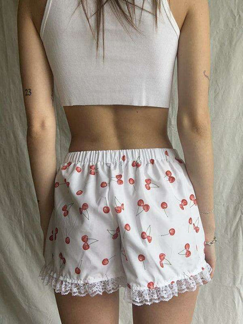 Chic Lace-Infused Shorts for Fashionable Spring-Summer Looks