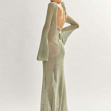 Chic Backless Knit Maxi Dress with Long Sleeves - Alluring Floor-Length Elegance