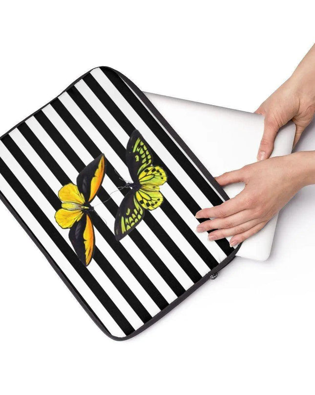 Urban Chic Laptop Sleeve - Stylish Defense for Professionals on the Go