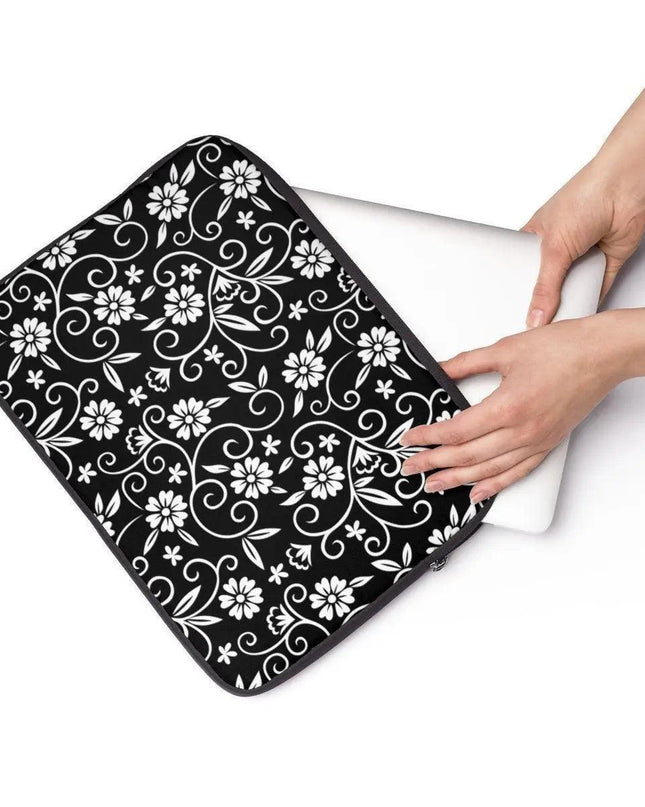 ChicShield Laptop Sleeve - Stylish & Protective Tech Companion