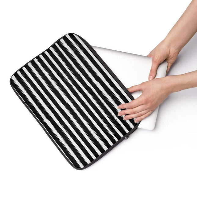 SophisticatedShield Laptop Sleeve - Stylish Protection for Your Device