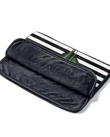 EliteGuard Laptop Sleeves - Stylish and Secure Tech Sleeve