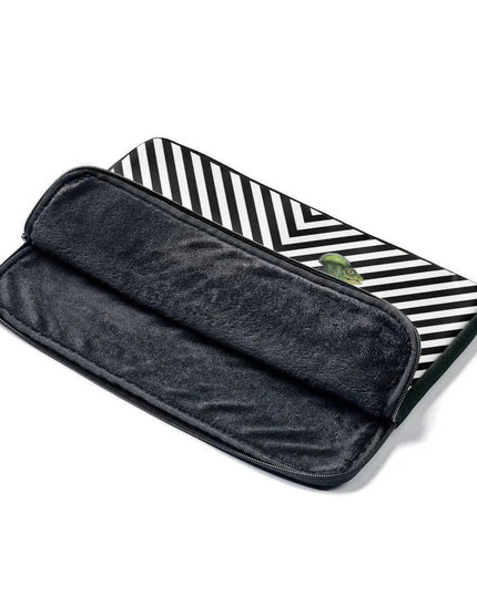 Chic Maison Laptop Sleeve - Trendy Tech Protector for Enhanced Safety