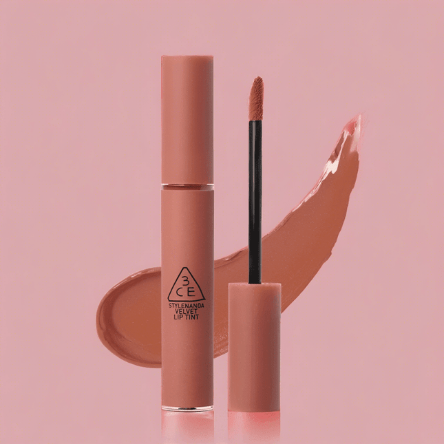 Luxe Velvet Lip Stain: Indulge in Comfort and Vivid Color Fusion