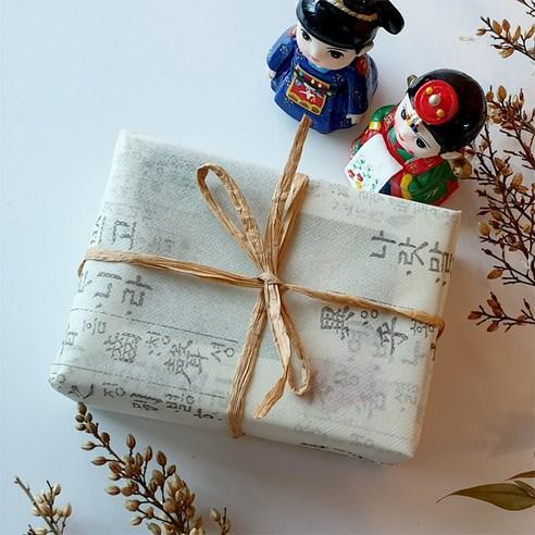 Korean Traditional Hanbok Wedding Doll Miniature Gift Set in Luxurious Packaging