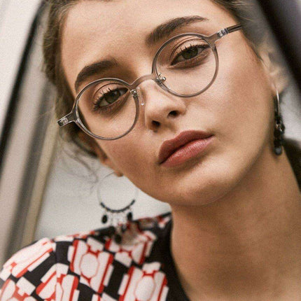 Polly Retro Crystal Eyewear - A Stylish Fusion of Classic Elegance and Modern Innovation