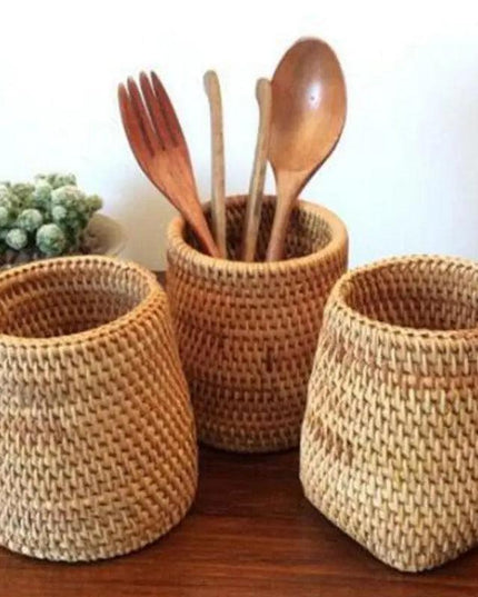 Rattan Utensil Holder: Chic Organization for a Neat Environment