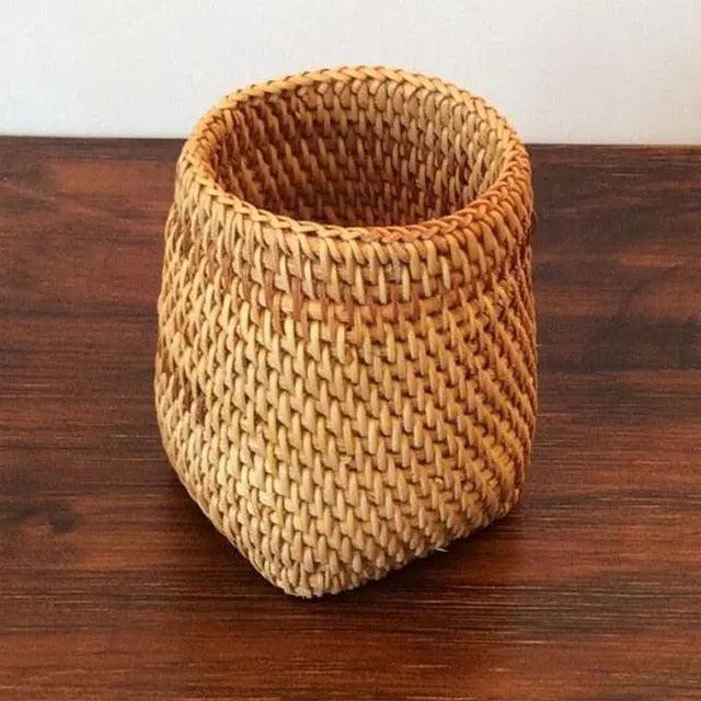 Rattan Utensil Holder: Chic Organization for a Neat Environment