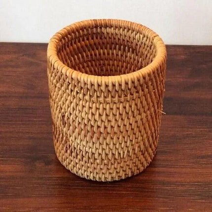 Rattan Utensil Holder: Chic Organization for a Neat Environment