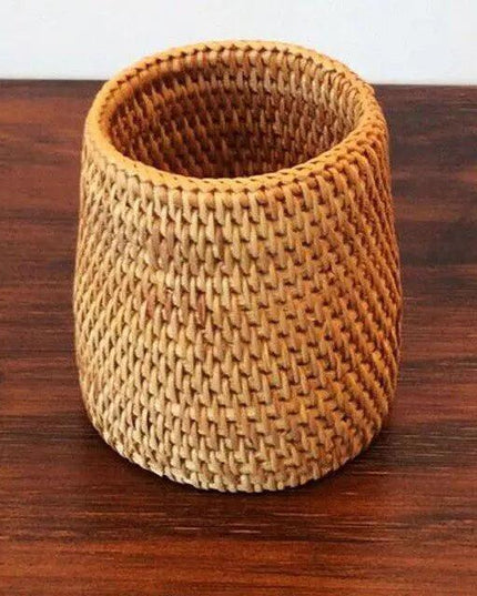 Rattan Utensil Holder: Chic Organization for a Neat Environment