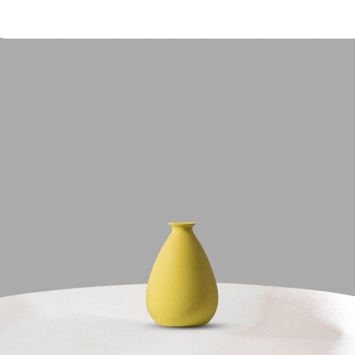 Sophisticated Scandinavian Ceramic Vase for Modern Living Room Styling