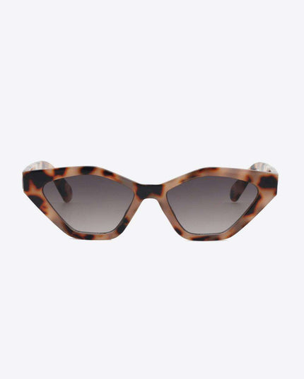 Chic Cat Eye Sunglasses with UV400 Protection and Durable Polycarbonate Frame