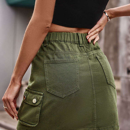 Chic Denim Mini Skirt with Functional Pockets and Sophisticated Flair