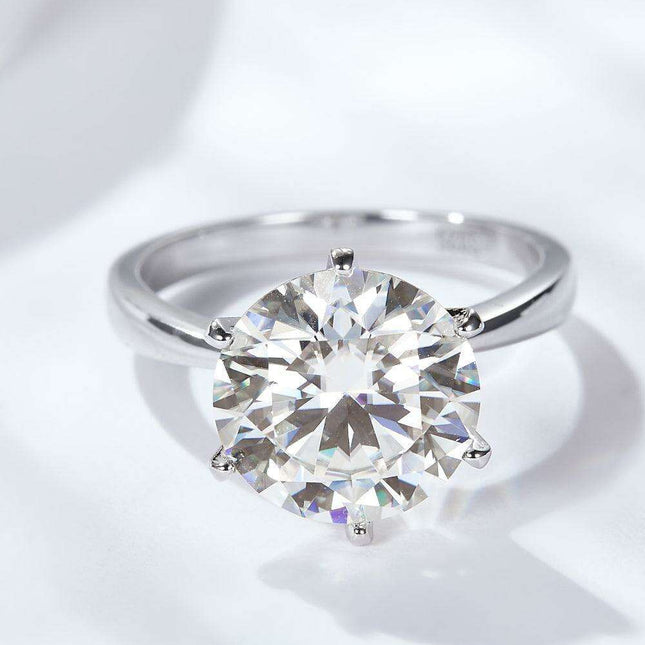 Luxurious 5 Carat Moissanite Solitaire Ring in Platinum-Plated Sterling Silver - A Classic Statement of Elegance