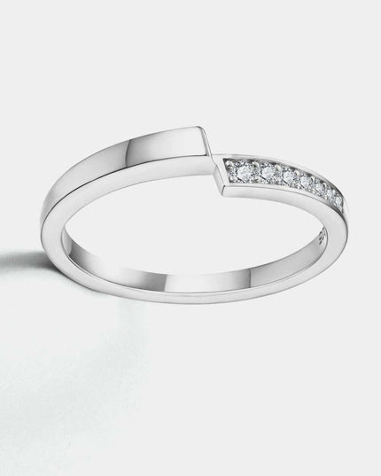 Timeless Elegance: 925 Sterling Silver Moissanite Ring for Modern Sophistication