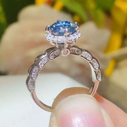 Stunning Sterling Silver Lab-Grown Diamond Ring with Dazzling Zircon Embellishments - An Iconic Fashion Statement