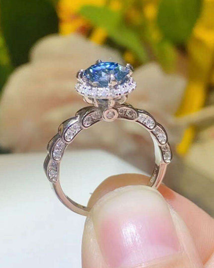 Stunning Sterling Silver Lab-Grown Diamond Ring with Dazzling Zircon Embellishments - An Iconic Fashion Statement