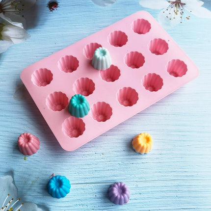 15-Cavity Mini Silicone Bakeware for Cupcakes, Cookies, and Fondant - Très Elite