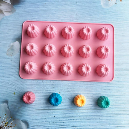 15-Cavity Mini Silicone Bakeware for Cupcakes, Cookies, and Fondant - Très Elite