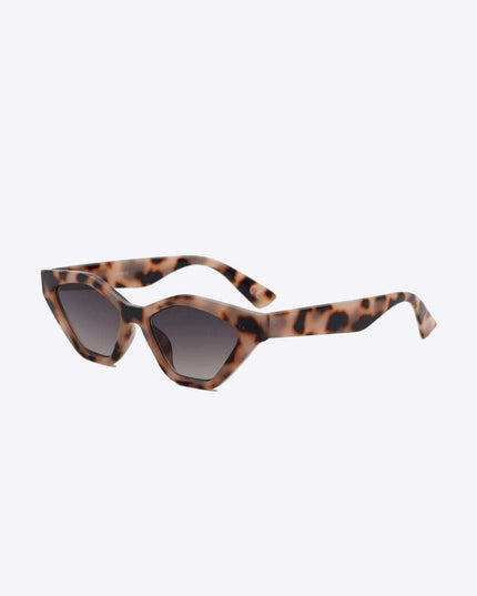 Chic Cat Eye Sunglasses with UV400 Protection and Durable Polycarbonate Frame