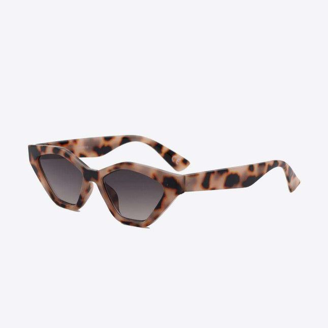 Chic Cat Eye Sunglasses with UV400 Protection and Durable Polycarbonate Frame