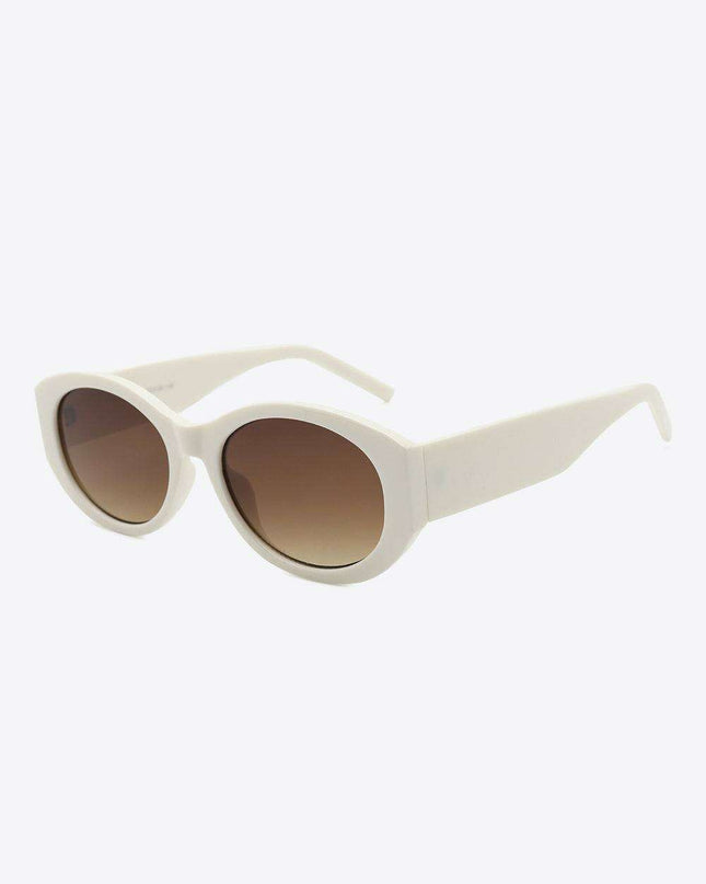 Chic UV400 Oval Sunglasses with Lightweight and Durable Frame