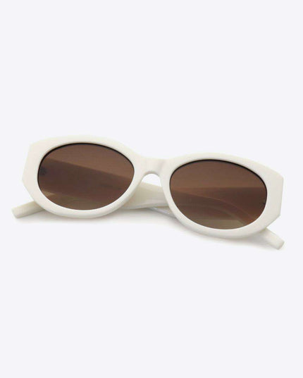 Chic UV400 Oval Sunglasses with Lightweight and Durable Frame