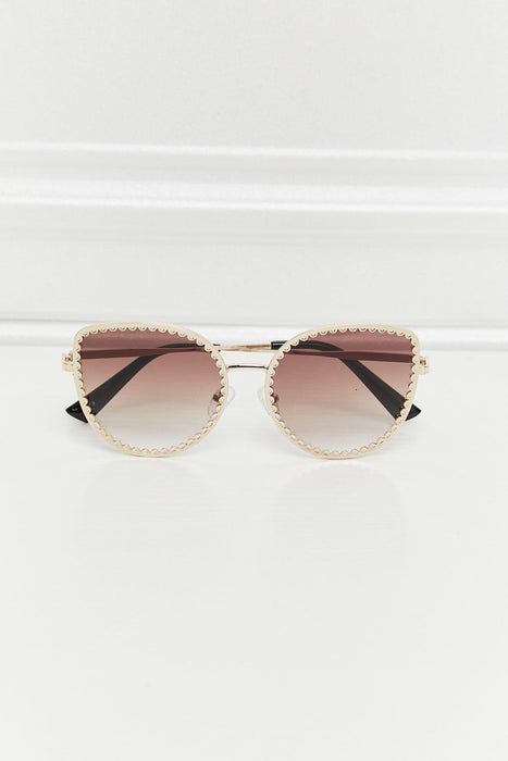Sleek Metal Frame Wayfare Sunglasses with UV400 Protection - Elegant Eyewear for Eye Safety