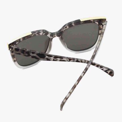 Trendy Tortoiseshell Square Sunglasses with UV400 Protection - Stylish and Durable Fashion Accessory