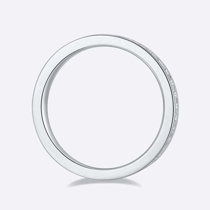 Elegant Moissanite Silver Band: A Statement of Modern Luxury