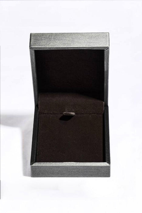 Sophisticated Moissanite Fishtail Pendant Necklace Set with Gemstone Maintenance Kit