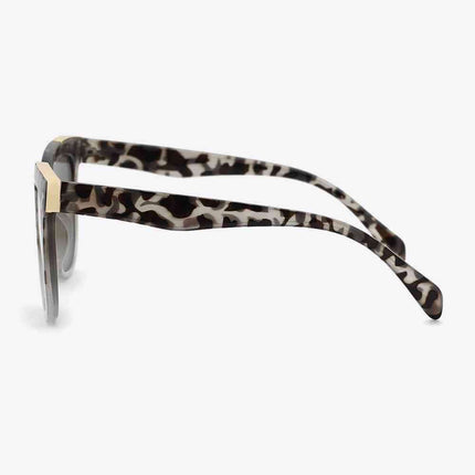 Trendy Tortoiseshell Square Sunglasses with UV400 Protection - Stylish and Durable Fashion Accessory