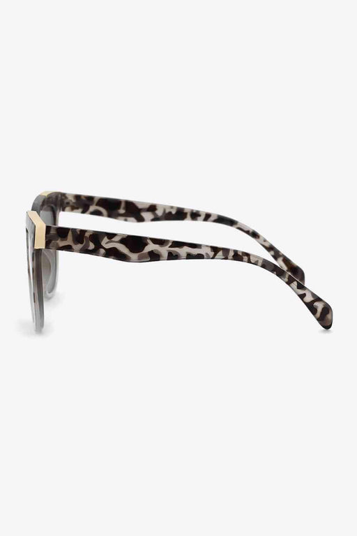 Trendy Polycarbonate Square Sunglasses with Tortoiseshell Design