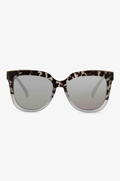 Chic Square Sunglasses with Tortoiseshell Pattern