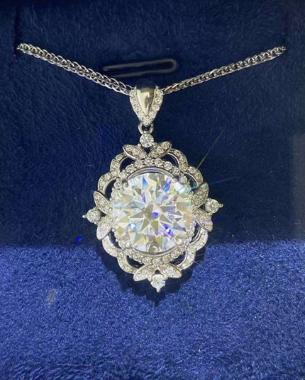 **Sophisticated Silver Necklace Set with Dazzling Lab-Created Diamonds and Maintenance Kit**