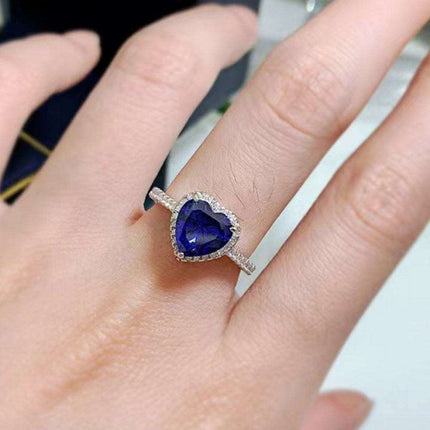 Heartfelt Romance Lab-Diamond Heart Ring with Sparkling Zircon Accents - A Timeless Love Token