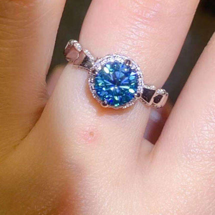 Stunning Sterling Silver Lab-Grown Diamond Ring with Dazzling Zircon Embellishments - An Iconic Fashion Statement