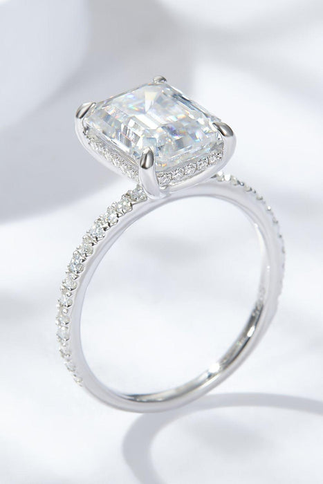 4 Carat Emerald Cut Lab-Diamond Ring: Exquisite Sophistication with Side Stones