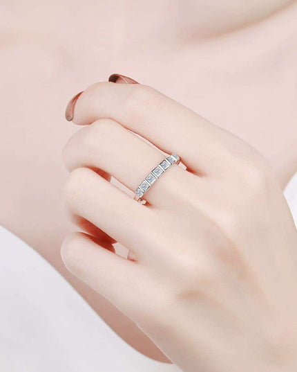 Radiant Minimalist Moissanite Silver Ring - Elegant Lab-Grown Diamond Jewelry