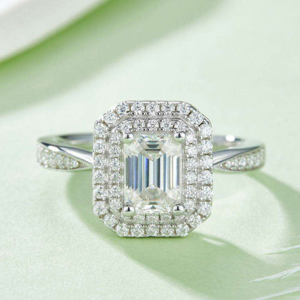 Elegant 1 Carat Moissanite and Zircon Sterling Silver Ring - A Luxurious Fashion Statement