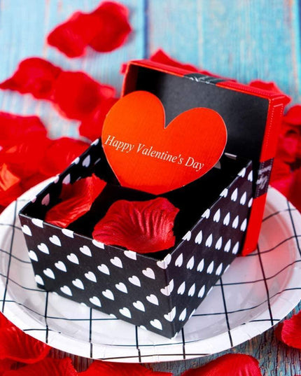 Romantic Elegance Silk Rose Petals Collection: 1000 Lush Red Petals for Memorable Celebrations