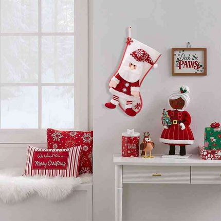 Elegant Holiday Stocking Hanger: A Striking Seasonal Décor Accent
