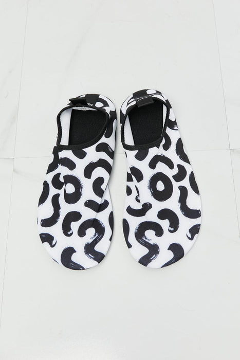 White Shore Adventure Water Shoes - Stylish Footwear for Water Explorations