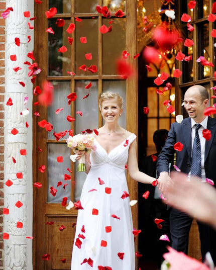 Romantic Elegance Silk Rose Petals Collection: 1000 Lush Red Petals for Memorable Celebrations