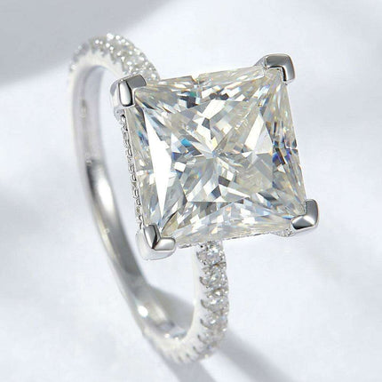 Elegant 5.52 Carat Moissanite Ring in Platinum-Plated Sterling Silver - A Timeless Lab-Diamond Masterpiece