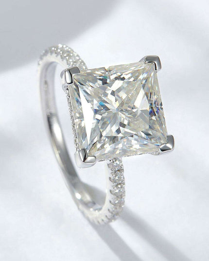 Elegant 5.52 Carat Moissanite Ring in Platinum-Plated Sterling Silver - A Timeless Lab-Diamond Masterpiece