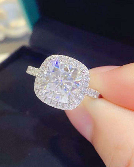 Exquisite Moissanite and Zircon Sterling Silver Ring - A Stunning Jewelry Must-Have