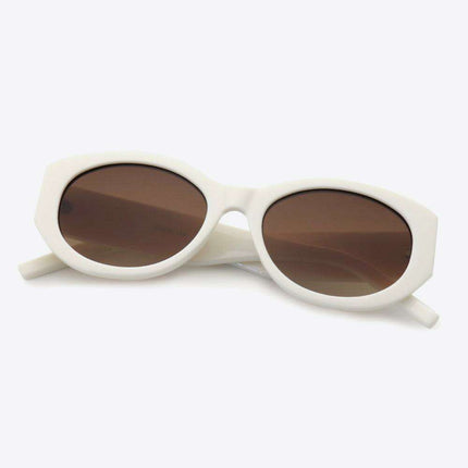Chic UV400 Oval Sunglasses with Lightweight and Durable Frame