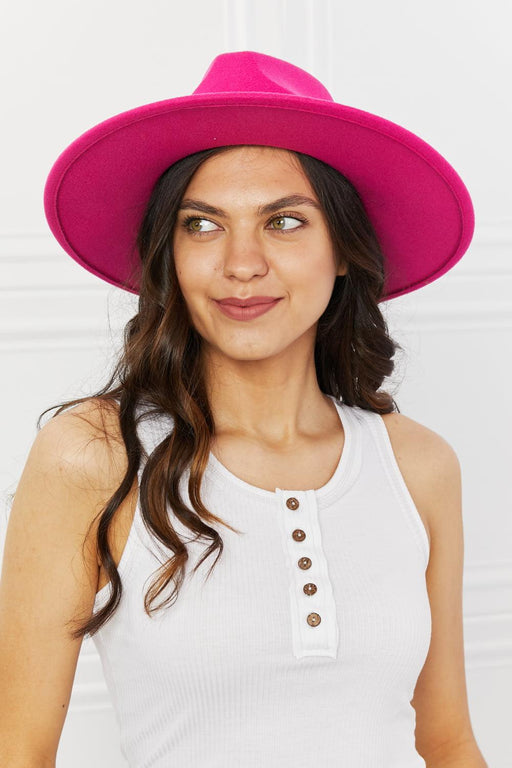 Pink Felt Fedora Hat with Chain Embellishment for a Fashionable Vibe
